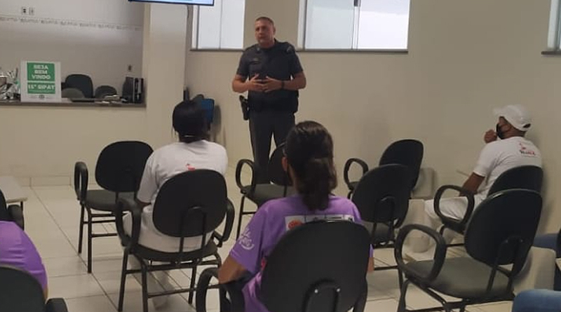 Policia Militar realiza palestra no Vila Rica Supermercados