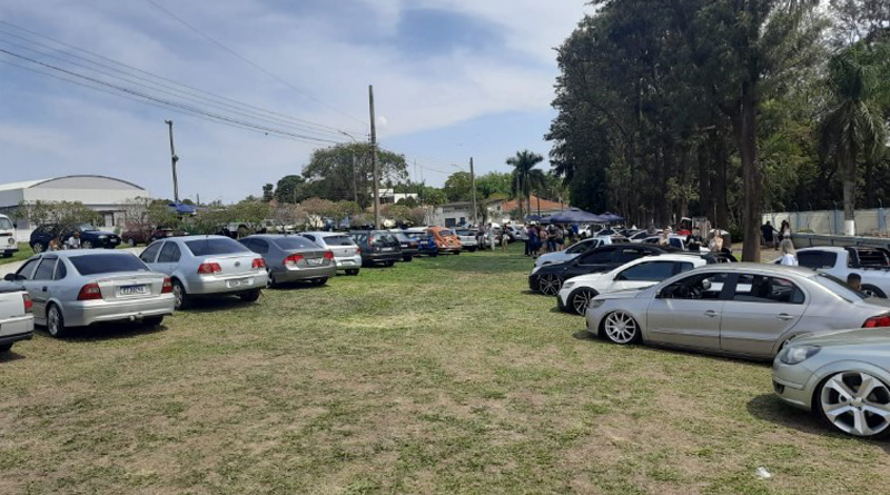 Encontros de carros esportivos arrecadou mais de 400 pacotes de alimentos para doação