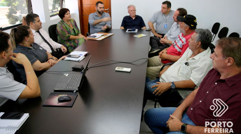 Prefeitura e setor produtivo de cerâmica artística e decoração planejam ações para melhorar vendas