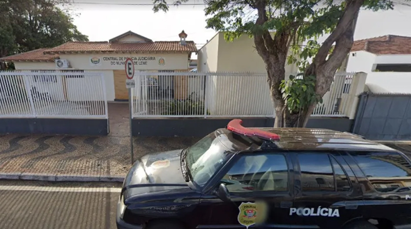 Jovem de 25 anos é baleado com vários tiros em frente de casa em Leme