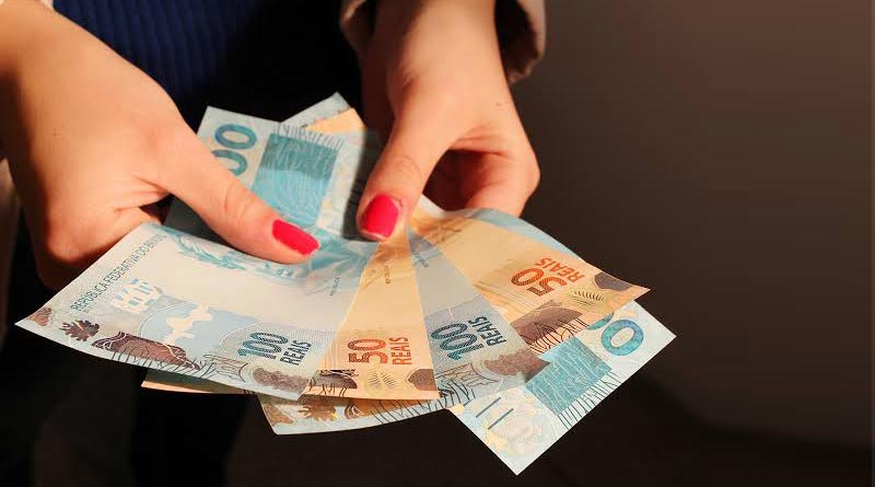 Pagamento do Abono Salarial 2025 começa na segunda (17). Valores variam entre R$ 127 e R$ 1.518
