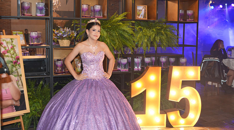 Um sonho realizado: Allanna comemora seus 15 anos com uma festa encantadora
