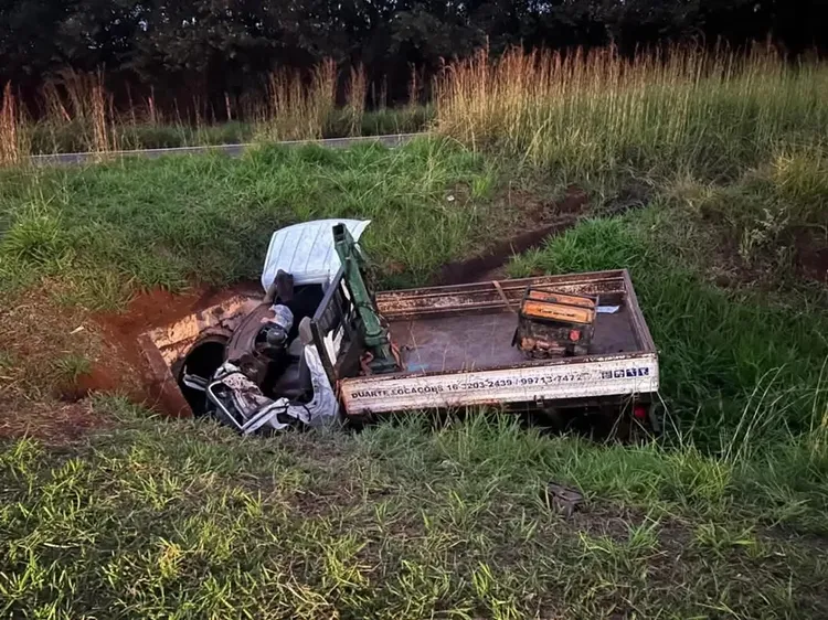 Acidente com caminhão deixa feridos na rodovia Cunha Bueno em Luiz Antônio – SP.