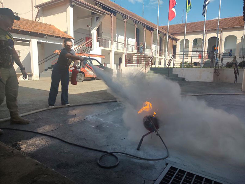 Seduc oferece treinamento de brigadistas para combate a incêndio e primeiros-socorros