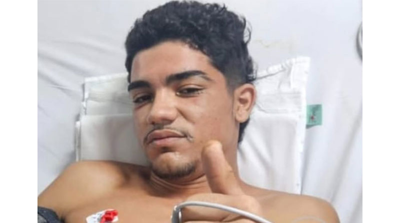 Peão arrastado por touro em rodeio de Hortolândia está consciente e em observação no hospital.