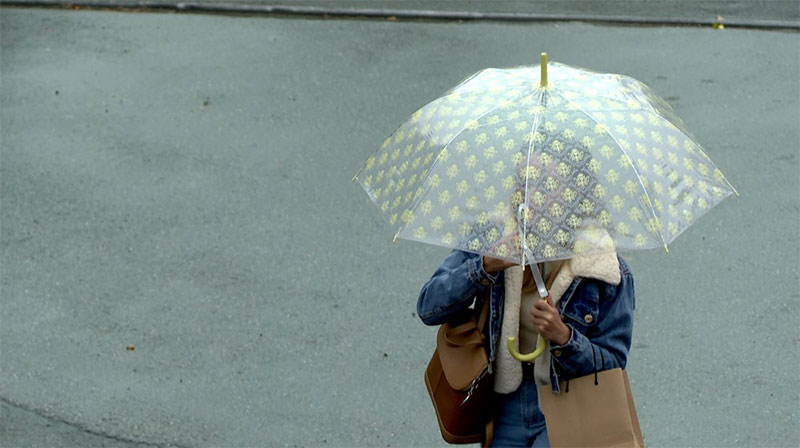 Frente fria leva chuva para o Sudeste; nova onda de frio deve avançar a partir de domingo.