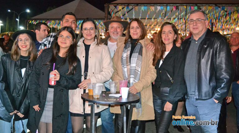 Noite de muita música e animação na Festa Junina com Traia Véia