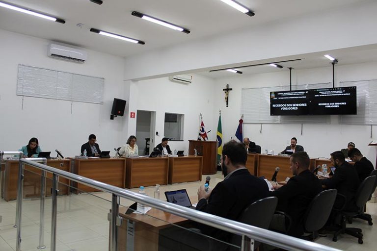 Vereadores aprovam projeto que altera piso salarial dos professores