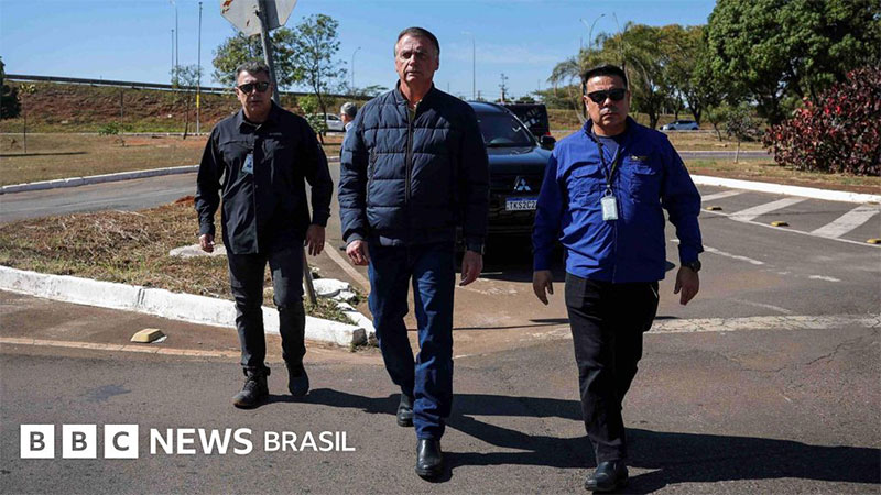 Bolsonaro usará tornozeleira eletrônica e fica sem redes sociais, decide Moraes.