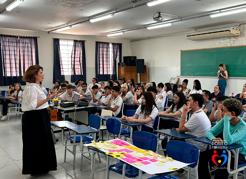 Alunos da Escola Mário Borelli ganham palestra sobre Setembro Amarelo do Movimento do Bem