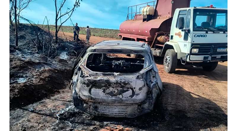 GCM encontra Veículo totalmente queimado na estrada rural de São Domingos em Pirassununga