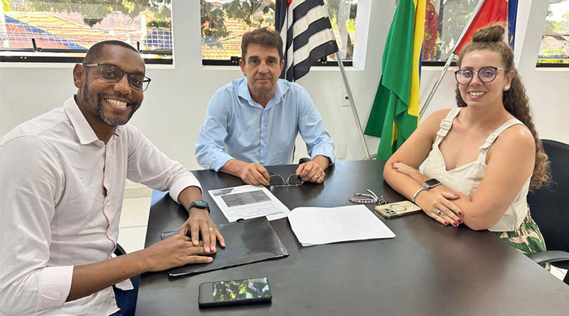 Prefeito reforça compromisso com a igualdade racial e estuda ampliação de cotas no serviço público.