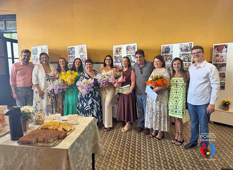 Governo municipal retoma o Projeto Revivendo com homenagem a ex-diretoras das escolas municipais