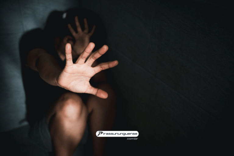 GCM prende Jovem em flagrante suspeito de agredir namorada de 14 anos em Pirassu [...]