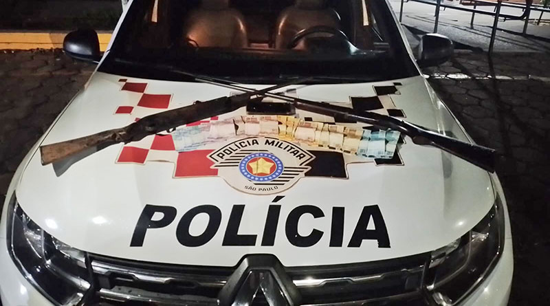Polícia militar apreende armas, dinheiro e objetos em Descalvado
