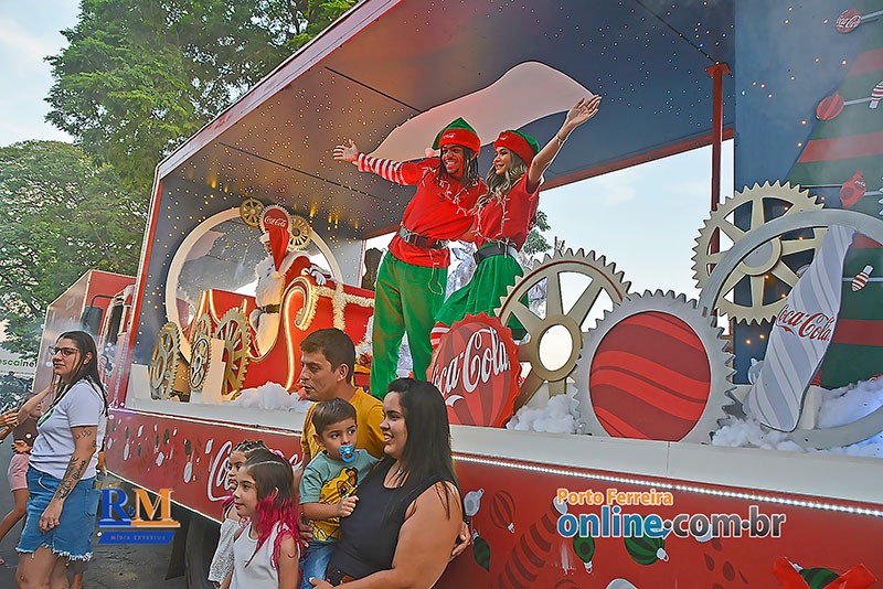 Carreata da Coca-Cola encanta moradores e lota o centro de Porto Ferreira