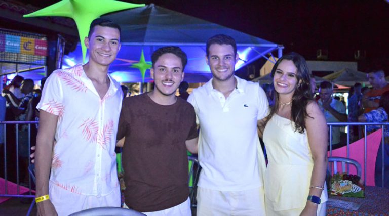 Uma Noite Tropical Inesquecível no Baile do Havaí do PFFC – 2ª Parte