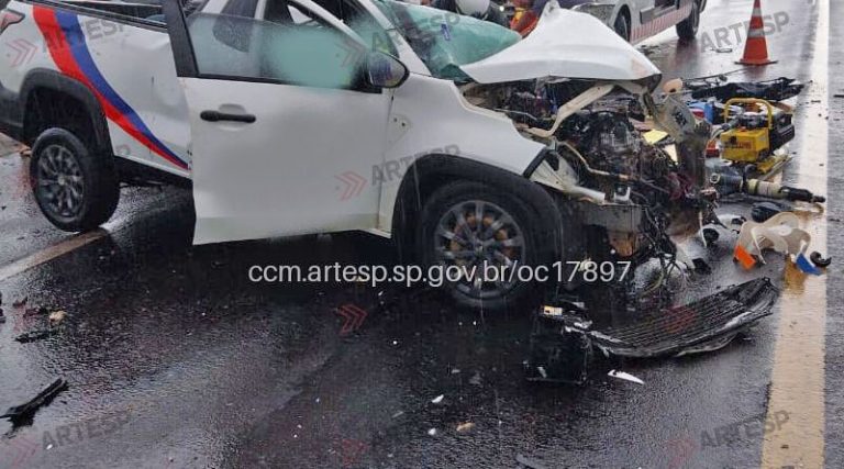 Colisão frontal na SP-215 resulta em morte e interdita rodovia em Descalvado