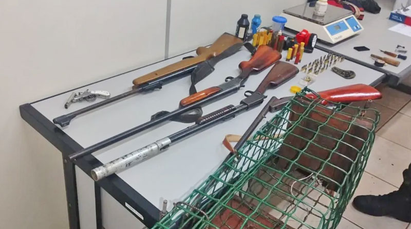 Polícia Ambiental prende Caseiro em flagrante por caça ilegal e porte de armas na zona rural de Araras