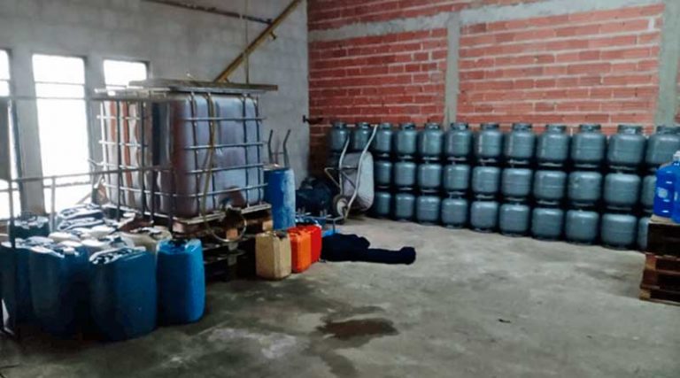 Homem é preso por armazenamento irregular de combustível e venda ilegal de gás e [...]