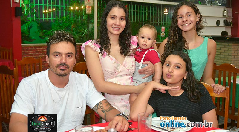 Famílias aproveitam rodízio e área kids na Dom Cheff Pizzaria