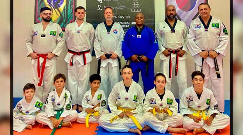 ACADEMIA OSNI MARTINS REALIZA GRADUAÇÃO DE ALUNOS EM PORTO FERREIRA