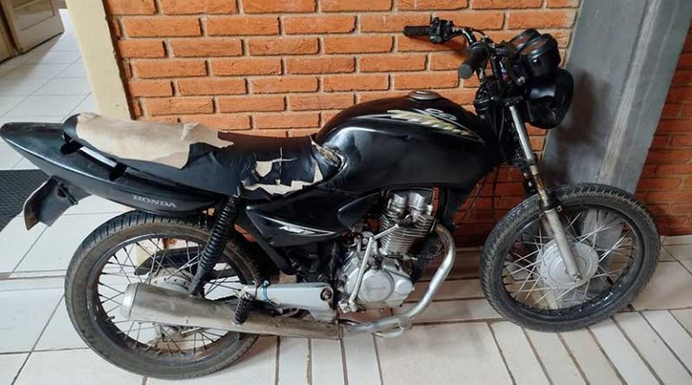 Policiais Militares de Porto Ferreira apreendem motocicleta com sinais identific [...]