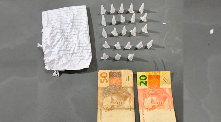 Polícia Militar apreende drogas em praça de Descalvado