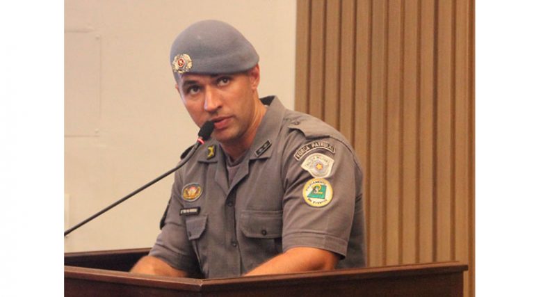 Comandante do 1º Pelotão da Polícia Militar participa de sessão solene na Câmara [...]
