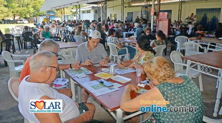 Sucesso total no Show de Prêmios do Solar dos Jovens de Ontem