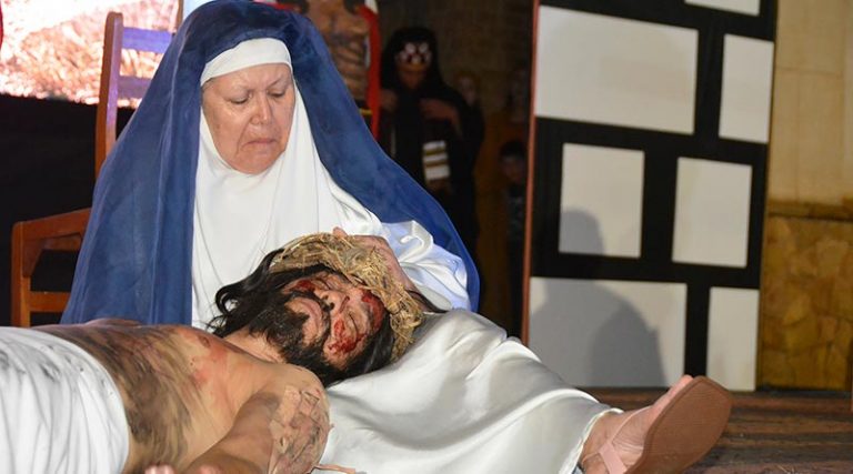 Emoção, fé e arte marcaram a volta da Encenação da Paixão de Cristo na Praça da  [...]