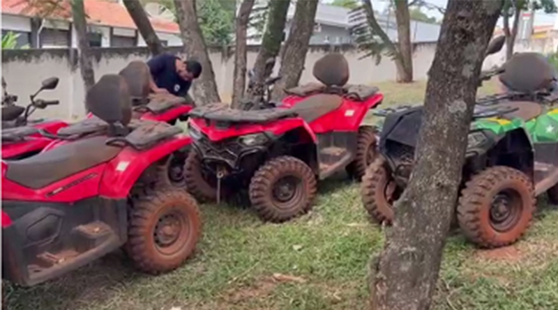 PM recupera 6 quadriciclos roubados por quadrilha em fazenda