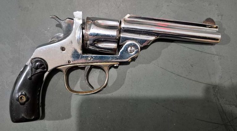 POLÍCIA MILITAR PRENDE HOMEM EM FLAGRANTE POR PORTE ILEGAL DE ARMA DE FOGO, LESÃ [...]