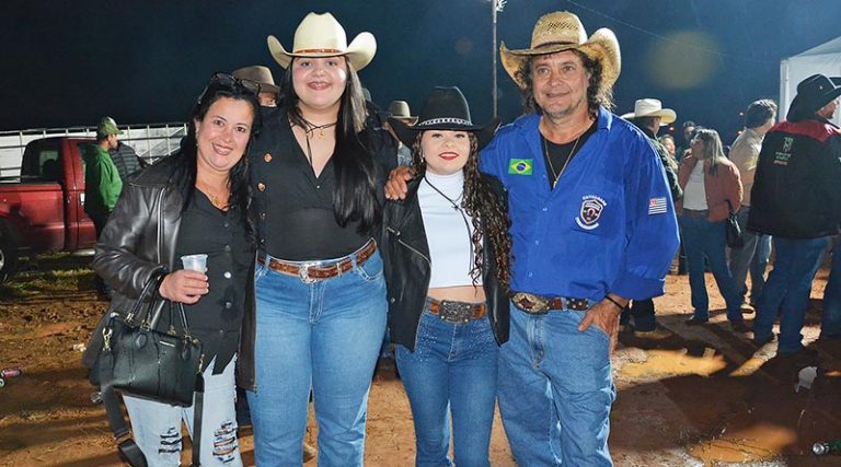 COMEÇOU O RODEIO NA ASSOCIAÇÃO EQUESTRE FERREIRENSE!