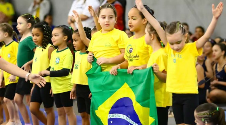 Copa do Mundo de Ginástica Artística reúne atletas e grande público no Centro Ol [...]