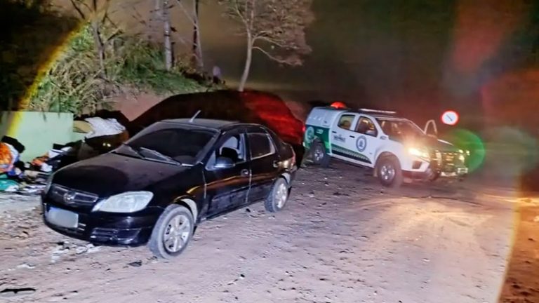 Carro furtado em Porto Ferreira é encontrado abandonado na zona rural de São Car [...]