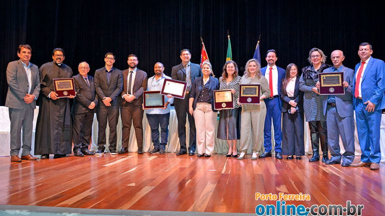 Sessão solene homenageia seis cidadãos com Títulos e Medalhas