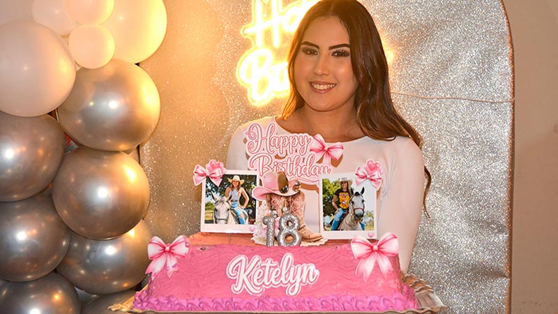 Ketelyn celebra seus 18 anos em festa animada com o Grupo Cilada
