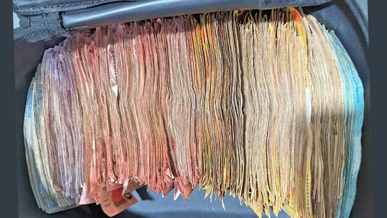 POLÍCIA MILITAR PRENDE DOIS PROCURADOS PELA JUSTIÇA E APREENDE GRANDE QUANTIDADE [...]