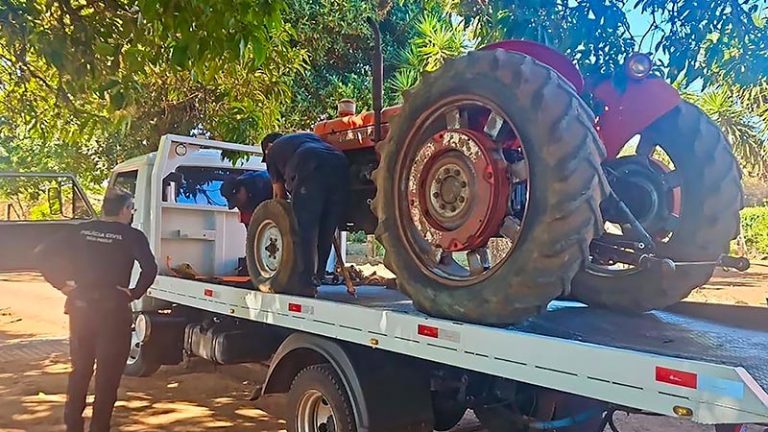 Polícia Civil recupera trator furtado em propriedade rural em Santa Cruz das Pal [...]