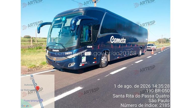 Carreta atinge ônibus em manobra de marcha à ré na Anhanguera, em Santa Rita do  [...]