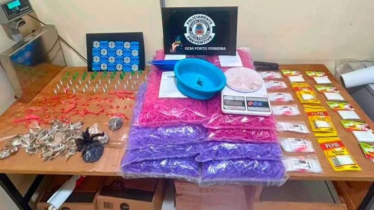 GCM APREENDE ENTORPECENTES E APRESENTA ADOLESCENTES À AUTORIDADE POLICIAL; UM DE [...]