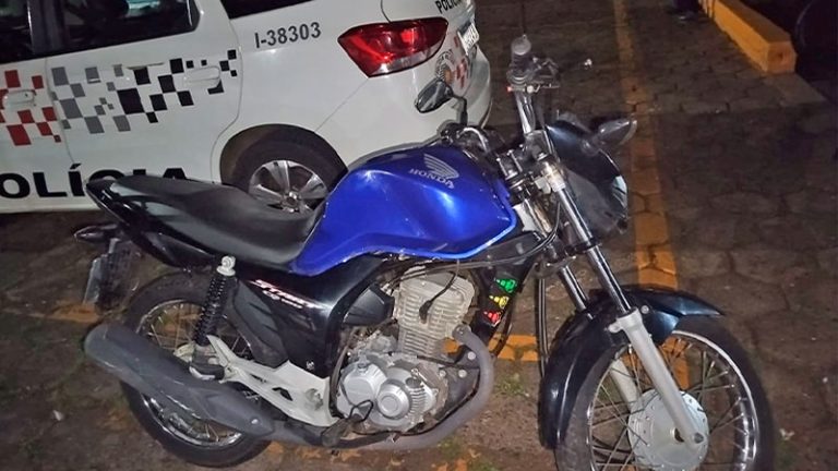 Polícia Militar recupera motocicleta roubada durante patrulhamento no Jardim Pri [...]