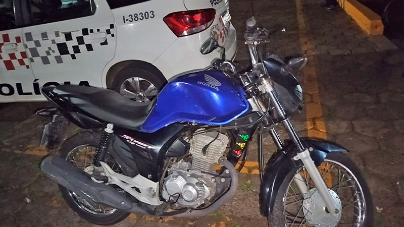 Polícia Militar recupera motocicleta roubada durante patrulhamento no Jardim Pri [...]