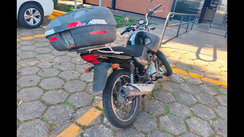 PM prende suspeito de furto e recupera motocicleta furtada em Porto Ferreira