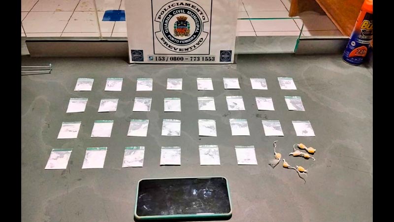GCM APREENDE ENTORPECENTES E CELULAR APÓS INDIVÍDUO FUGIR PARA ÁREA DE MATA NA VILA MARIA