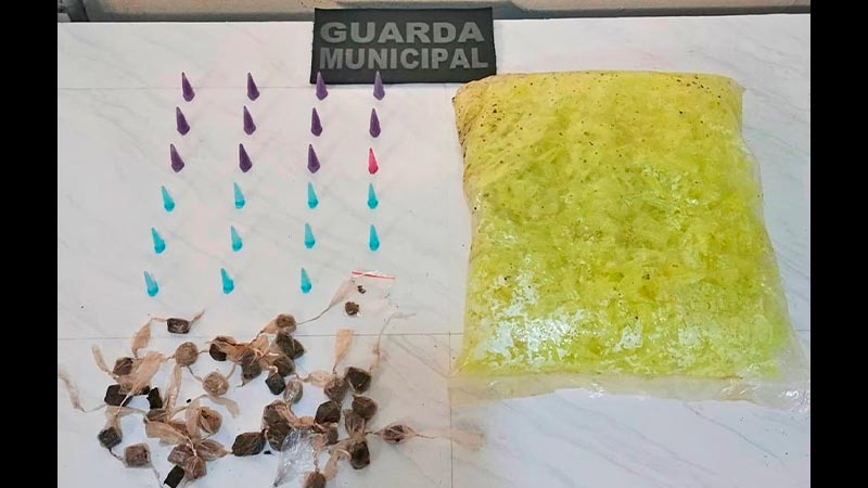 GCM APREENDE ENTORPECENTES ESCONDIDOS EM ÁREA DE MATA NO JARDIM ESPERANÇA