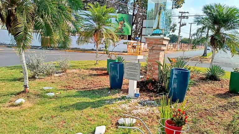 Agradecimento destaca doação de vasos para ornamentação da Rotatória Nossa Senho [...]