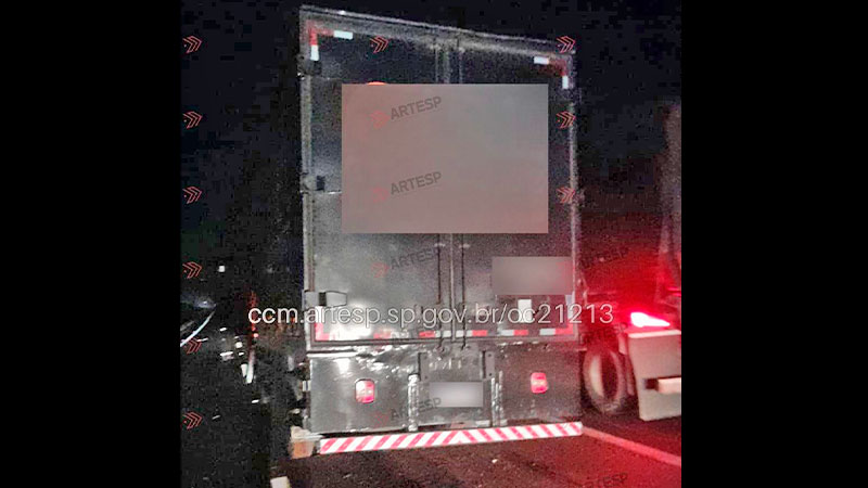 Colisão entre carro-forte e carreta deixa duas pessoas mortas e duas gravemente feridas na SP-330