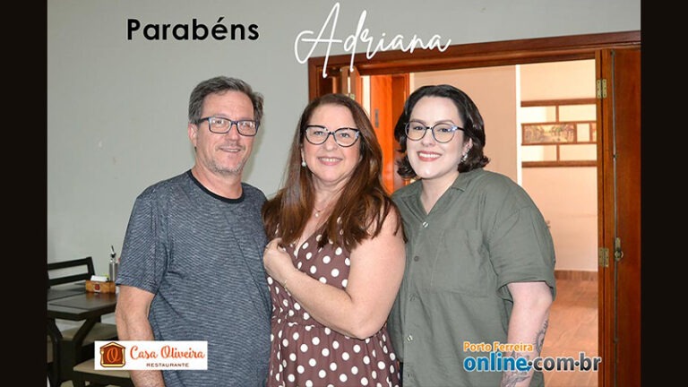 Adriana celebra a vida ao lado de amigos e familiares na Casa Oliveira!